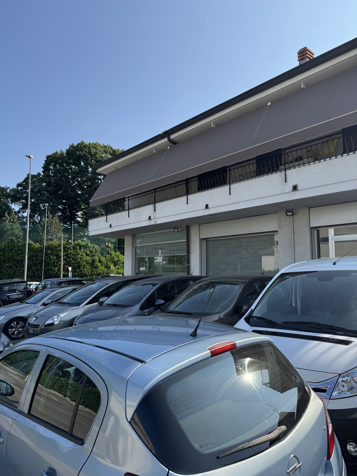 Piazzale con auto usate in vendita a Cassina Rizzardi